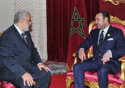 El rey Mohamed VI recibe al islamista Abdelil Benkiran, el 29 de noviembre, y le anuncia su nombramiento como jefe del Gobierno. / AZZOUZ BOUKALLOUCH (AFP)