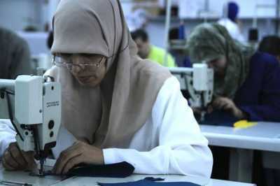 Trabajadora de un taller textil de la ciudad marroqu de Tnger. | Setem