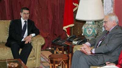 Ross (derecha) este lunes en Rabat junto al ministro marroqu de Exteriores