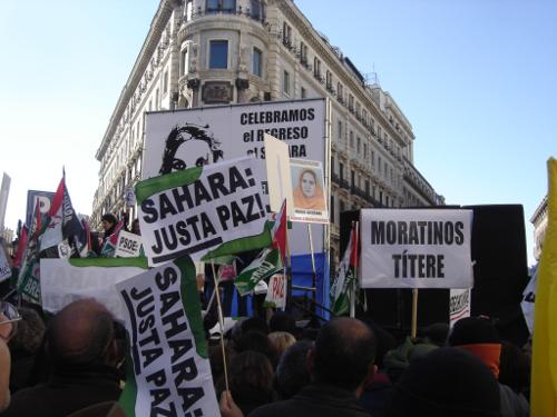 Manifestación en Madrid por la vuelta de Aminetu Haidar y por la solución del conflicto del Sahara - Moratinos Titere
