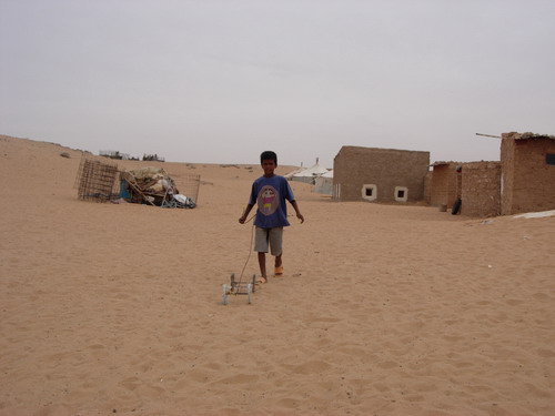 El Aaiun. jugando con los bolidos del desierto